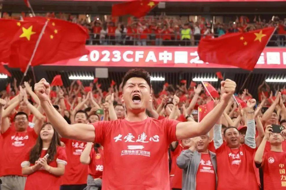 中国职业足球比赛最新结果揭晓，引发热烈争议